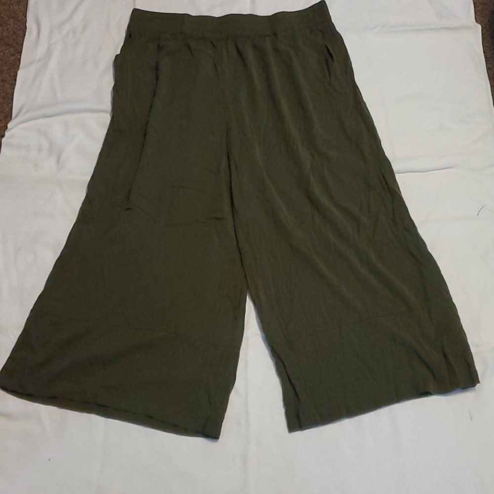 Silence+noise wide leg crop pants, culottes. XL